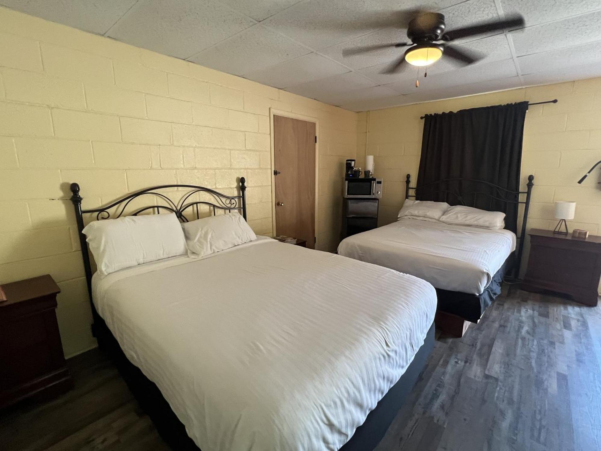 Mount Ida Ji11, Queen Guest Room At The Joplin Inn At The Entrance To Mountain Harbor Resort Hotel Room מראה חיצוני תמונה