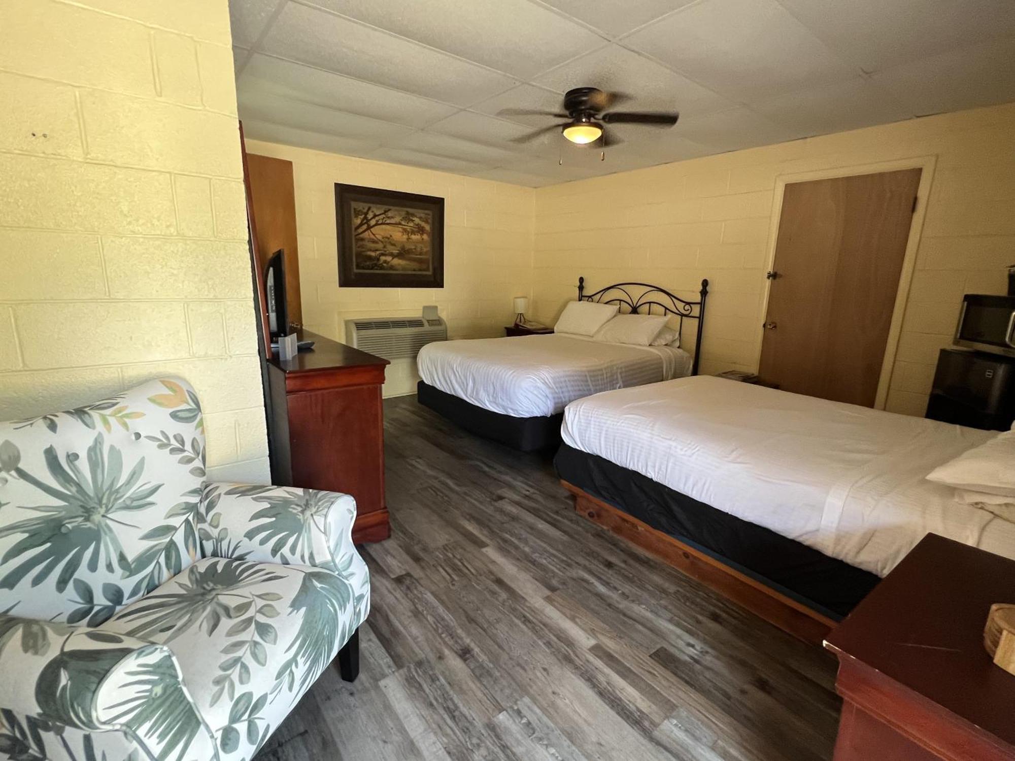 Mount Ida Ji11, Queen Guest Room At The Joplin Inn At The Entrance To Mountain Harbor Resort Hotel Room מראה חיצוני תמונה