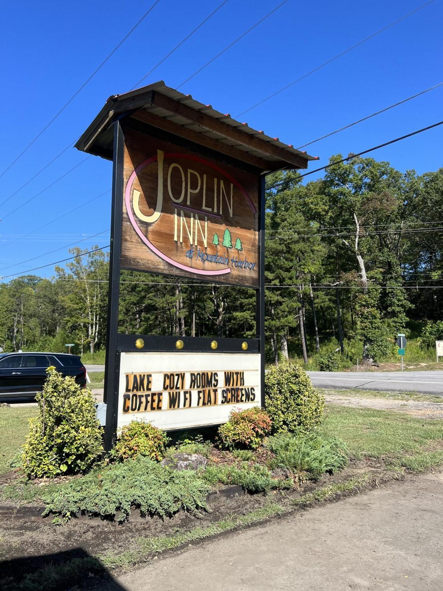 Mount Ida Ji11, Queen Guest Room At The Joplin Inn At The Entrance To Mountain Harbor Resort Hotel Room מראה חיצוני תמונה